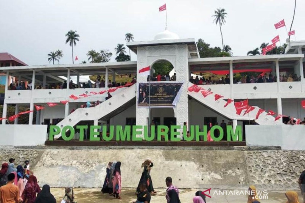 wisata religi kuburan po teumerhom